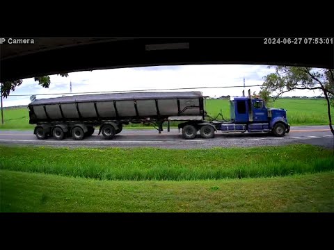 Une matinée typique sur le Chemin de la Butte-aux-Renards : un flot de camions extrême