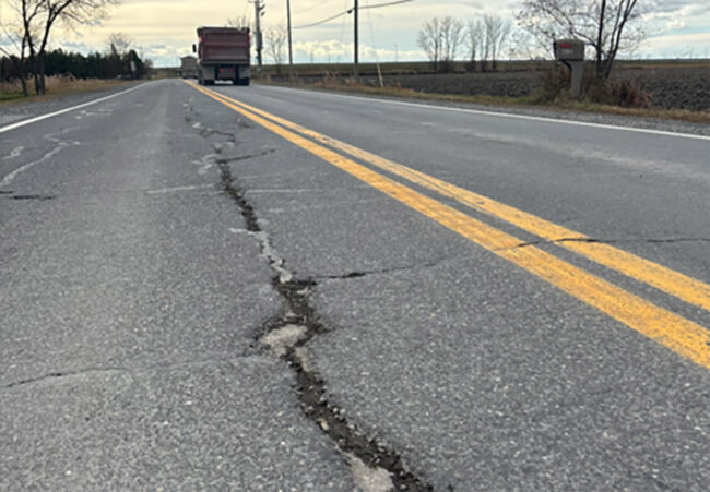 fissures-nids-de-poule-Butte-aux-Renards-Varennes fissures et nids-de-poule